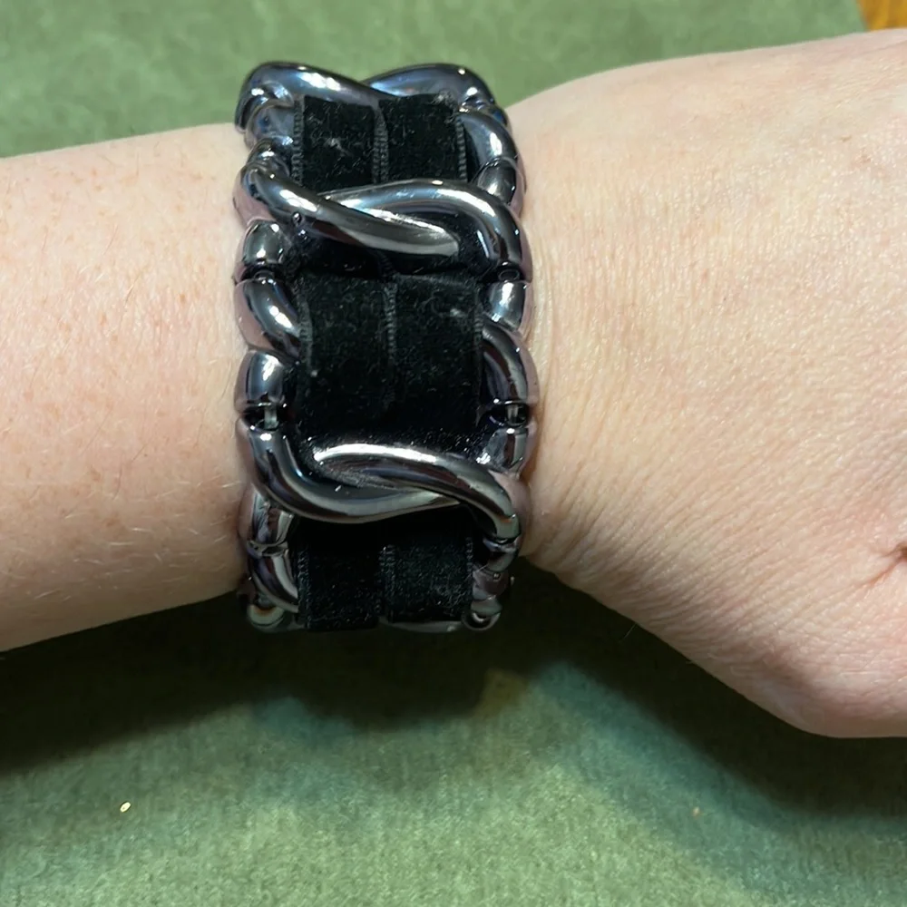 ✨ 3/$15✨ Silver Toned Expandable Bracelet